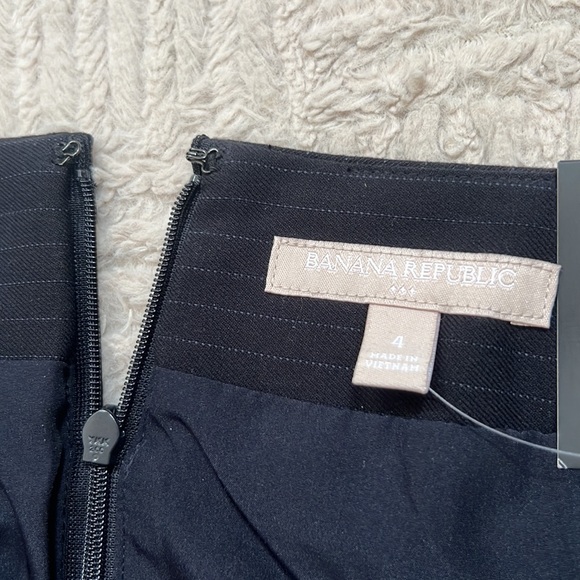 Banana Republic lined skirt, navy pinstripe, Size 4, New with tags - Picture 12 of 16